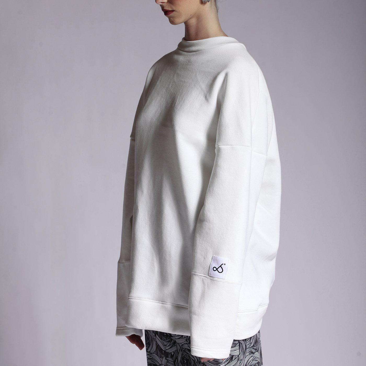 LONG CROSS BACK SWEATSHIRT WHITE