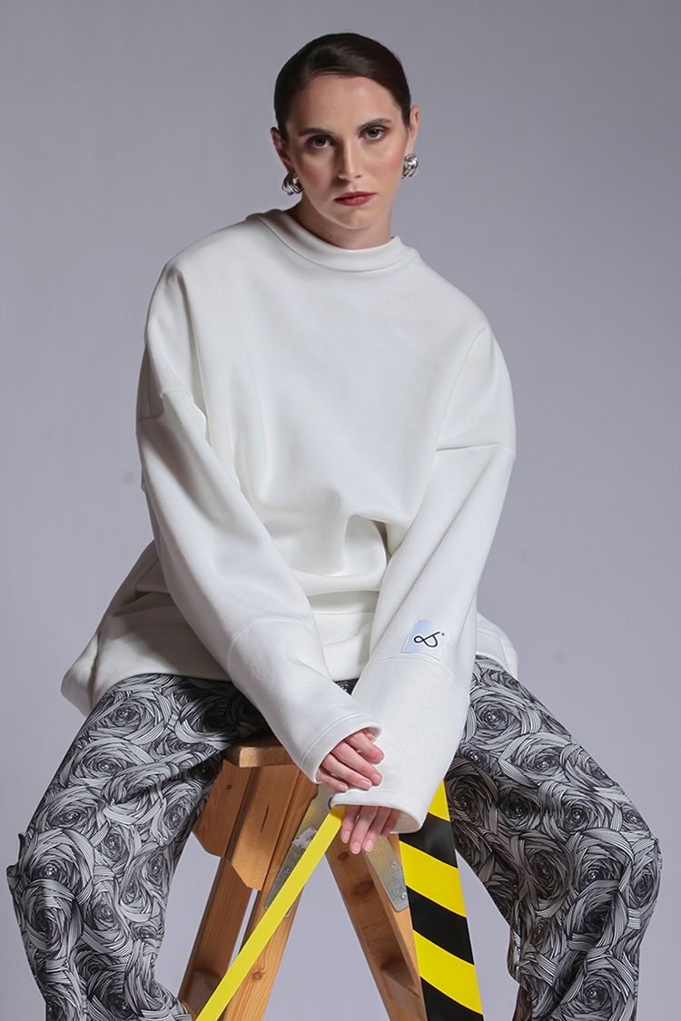 LONG CROSS BACK SWEATSHIRT WHITE