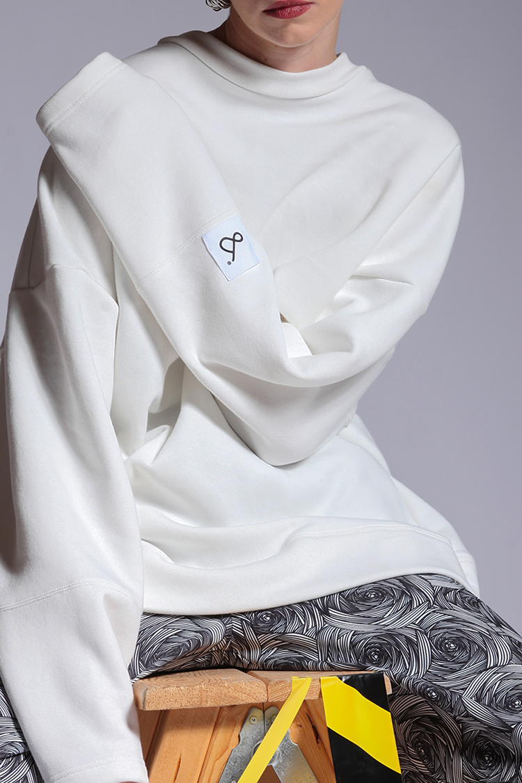 LONG CROSS BACK SWEATSHIRT WHITE
