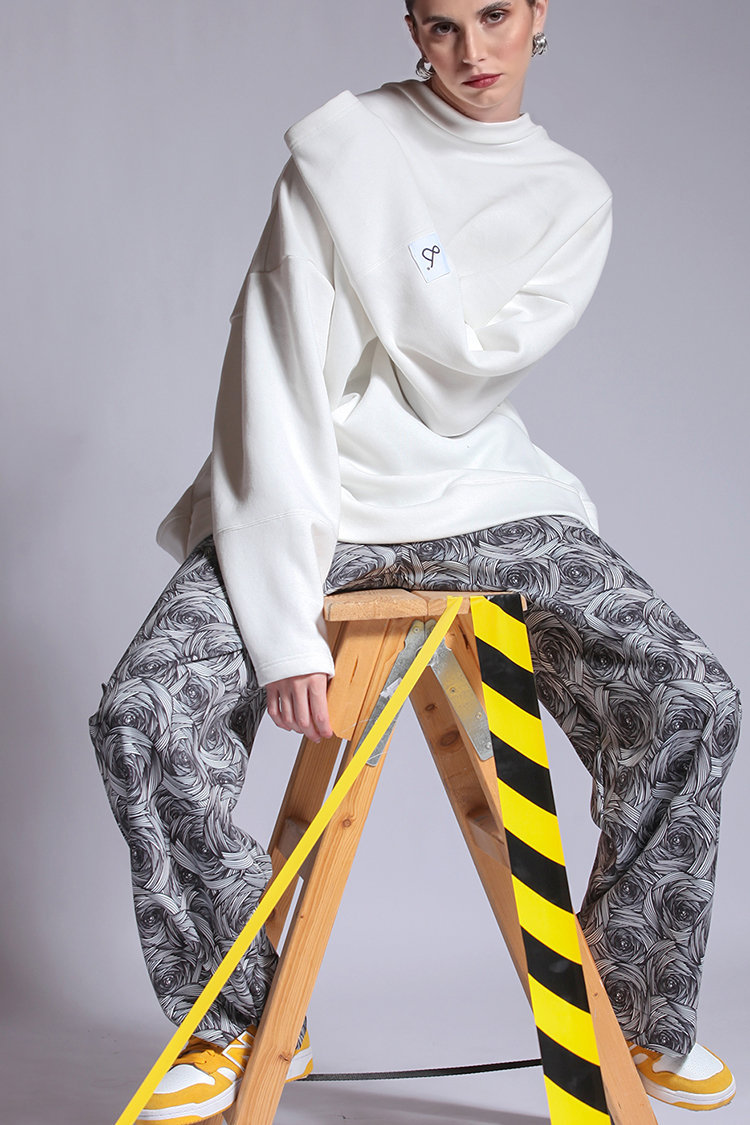 LONG CROSS BACK SWEATSHIRT WHITE