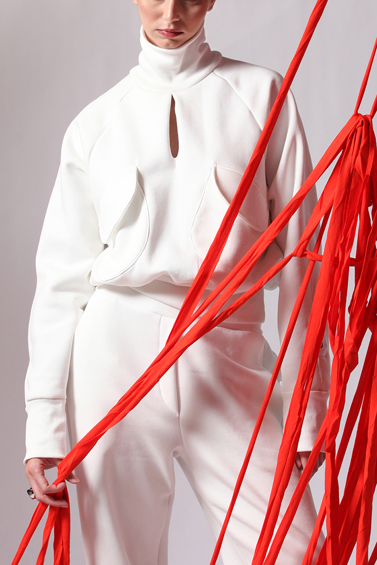 TURTLENECK TOP WITH POCKETS WHITE