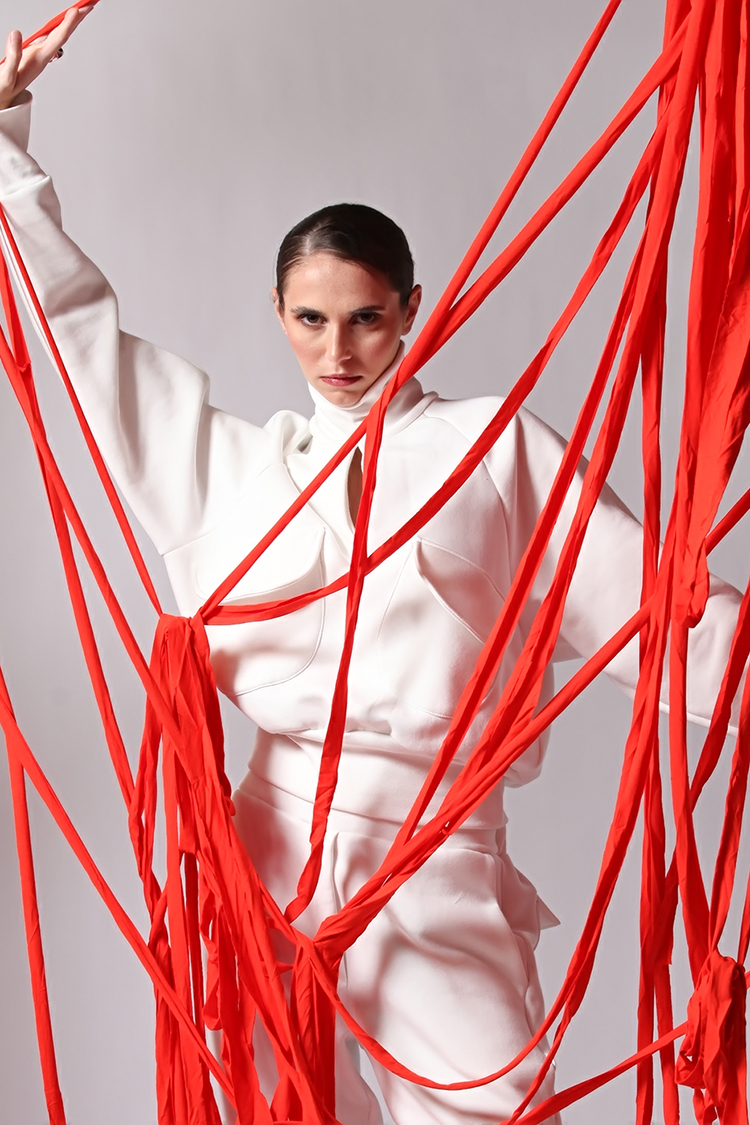 TURTLENECK TOP WITH POCKETS WHITE