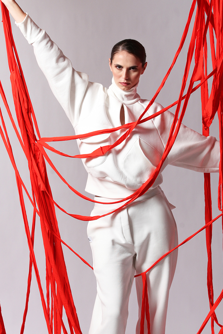 TURTLENECK TOP WITH POCKETS WHITE