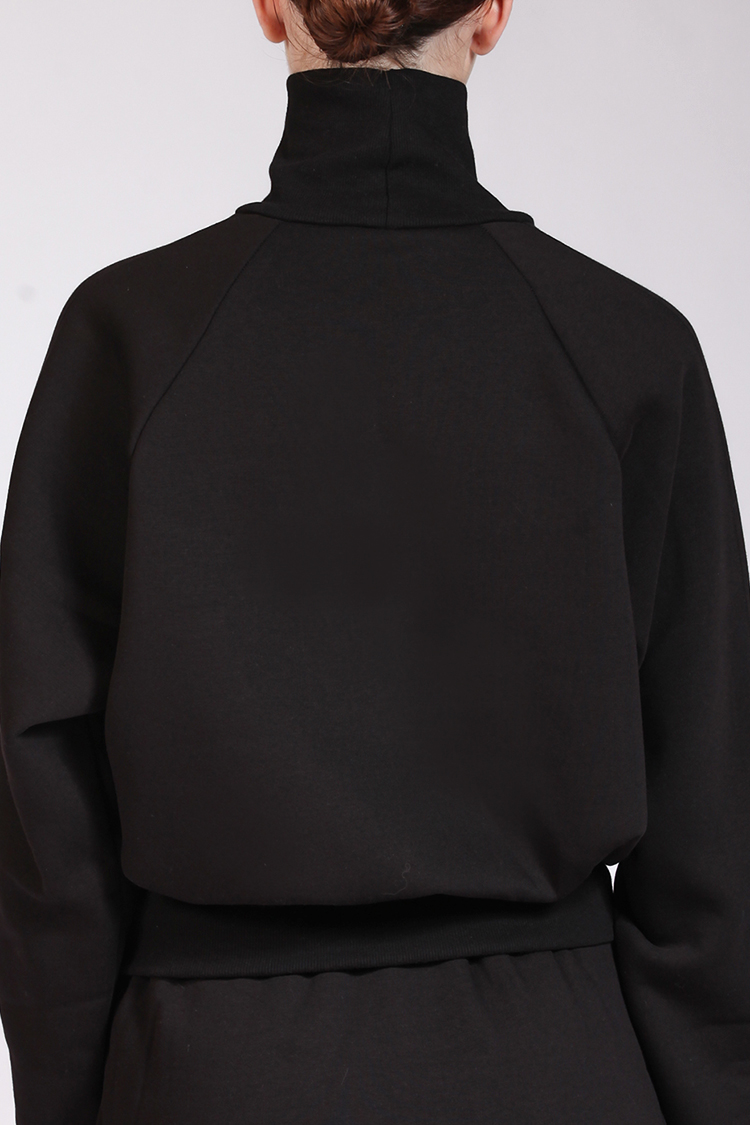 TURTLENECK TOP WITH POCKETS BLACK