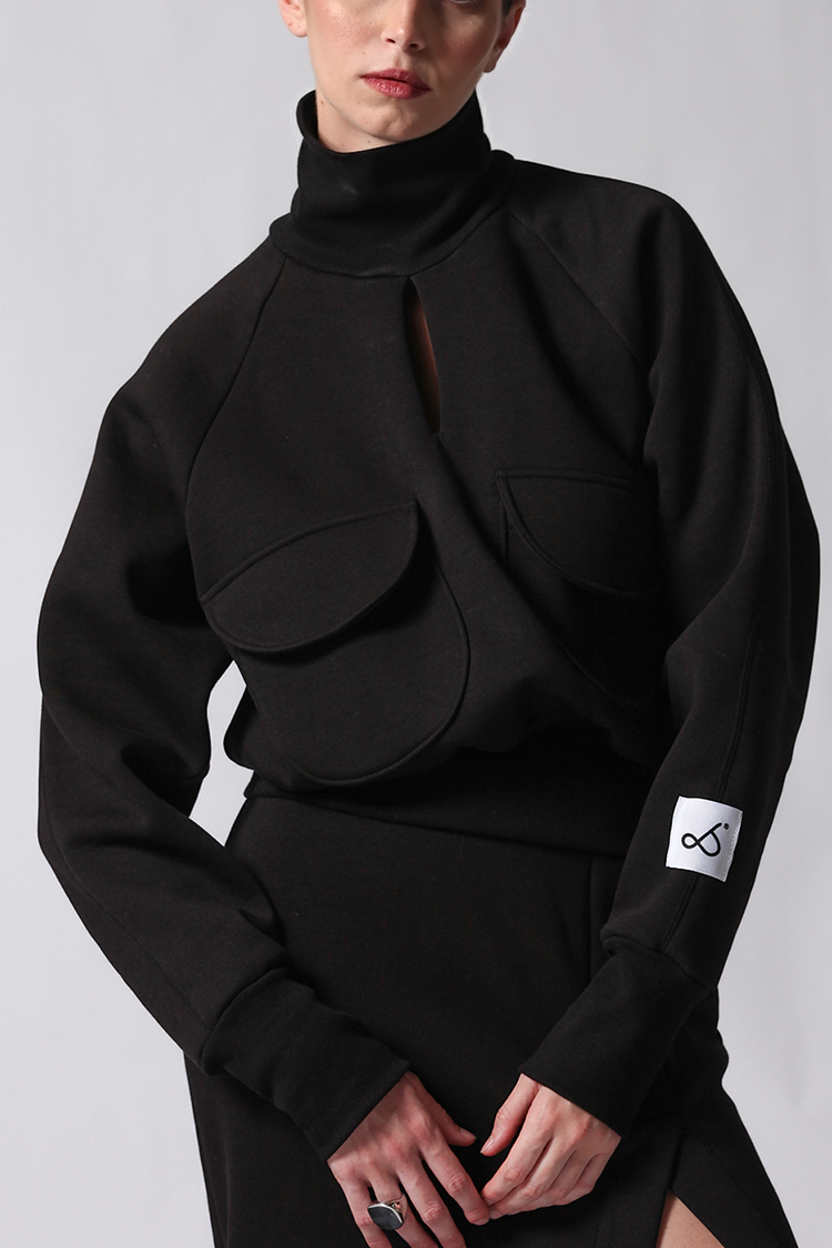 TURTLENECK TOP WITH POCKETS BLACK