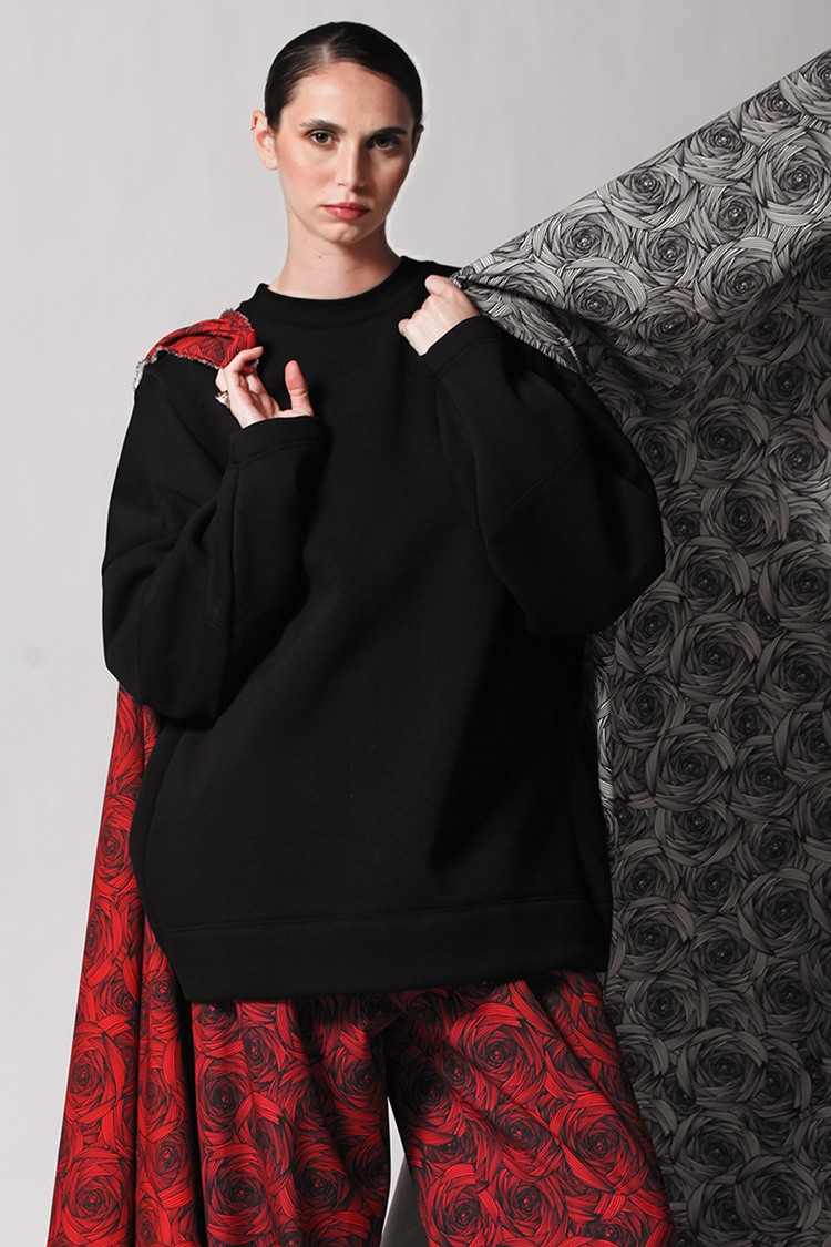 LONG CROSS BACK SWEATSHIRT BLACK