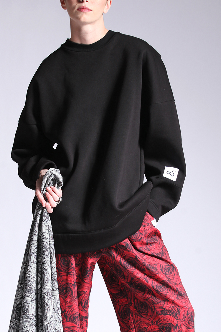 LONG CROSS BACK SWEATSHIRT BLACK