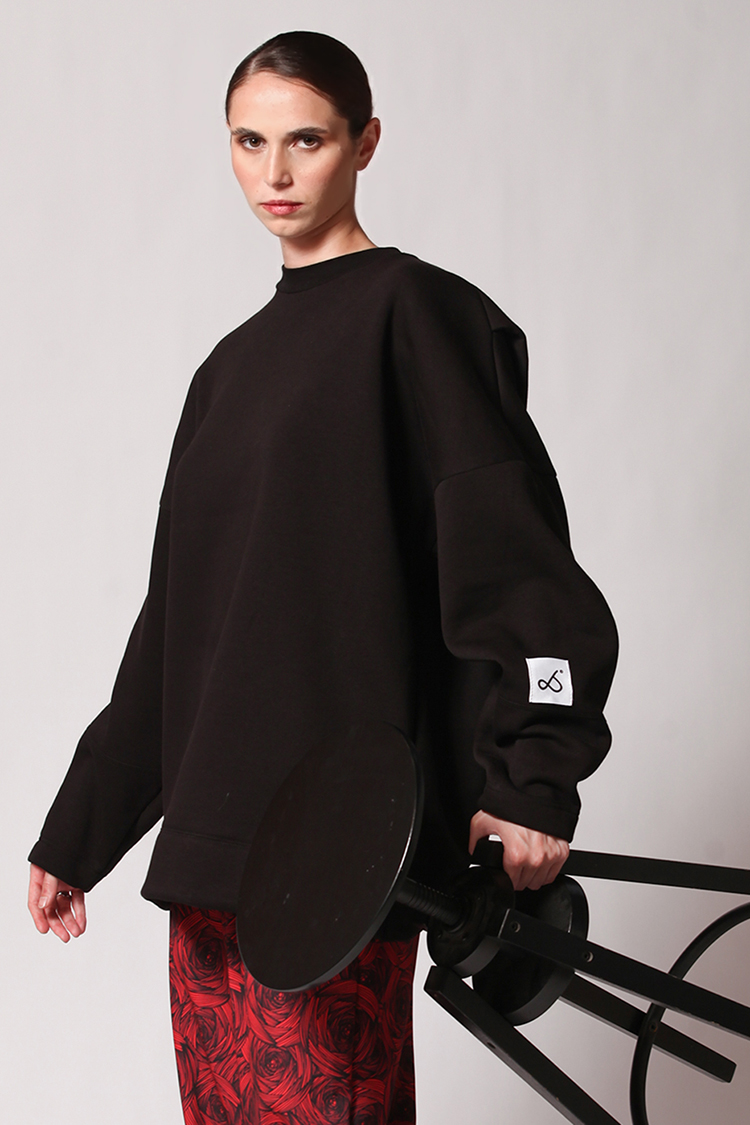 LONG CROSS BACK SWEATSHIRT BLACK