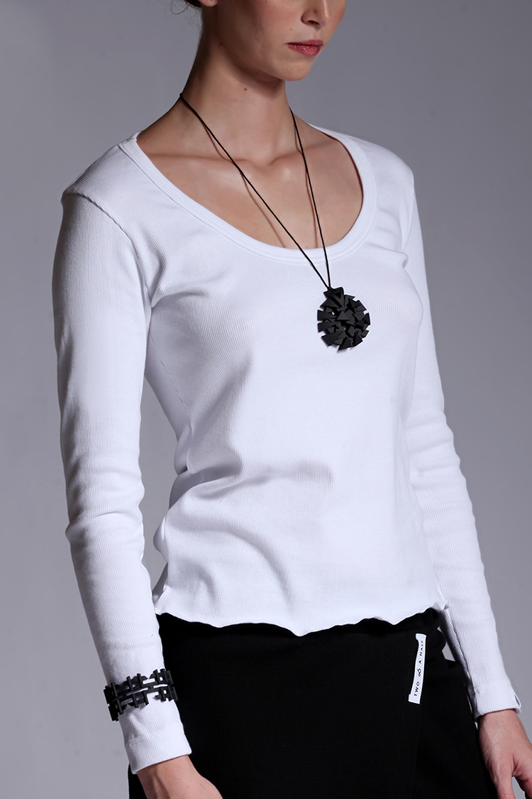 DEEP ROUND NECK TOP WHITE