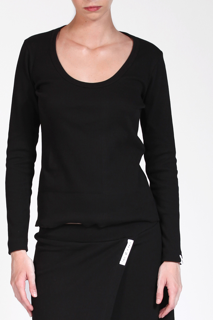 DEEP ROUND NECK TOP BLACK