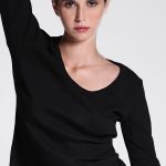 DEEP ROUND NECK TOP BLACK