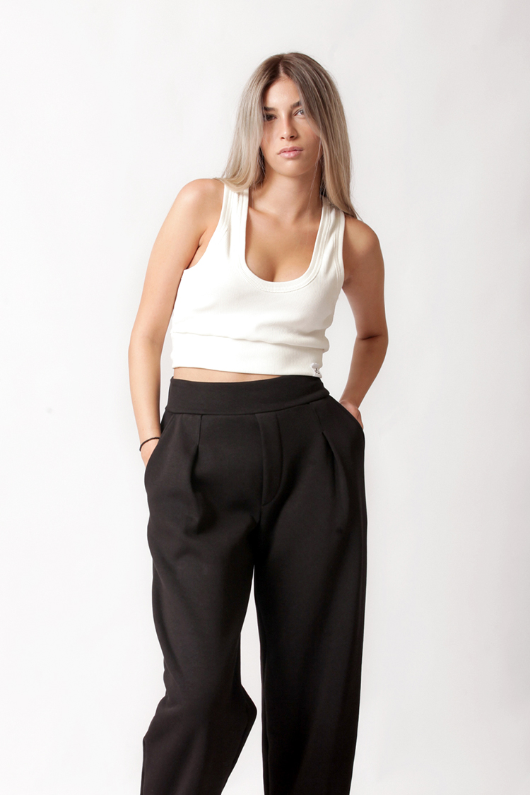 Sleeveless ribbed fitted top