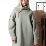 Turtle neck long sweatshirt with logo button
