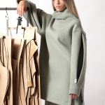 Turtle neck long sweatshirt with logo button