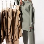 Turtle neck long sweatshirt with logo button