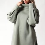 Turtle neck long sweatshirt with logo button