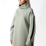 Turtle neck long sweatshirt with logo button