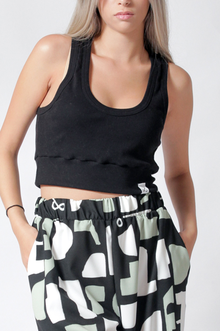 Sleeveless ribbed fitted top