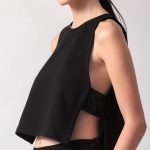 LOOSE SLEEVELESS CROP TOP