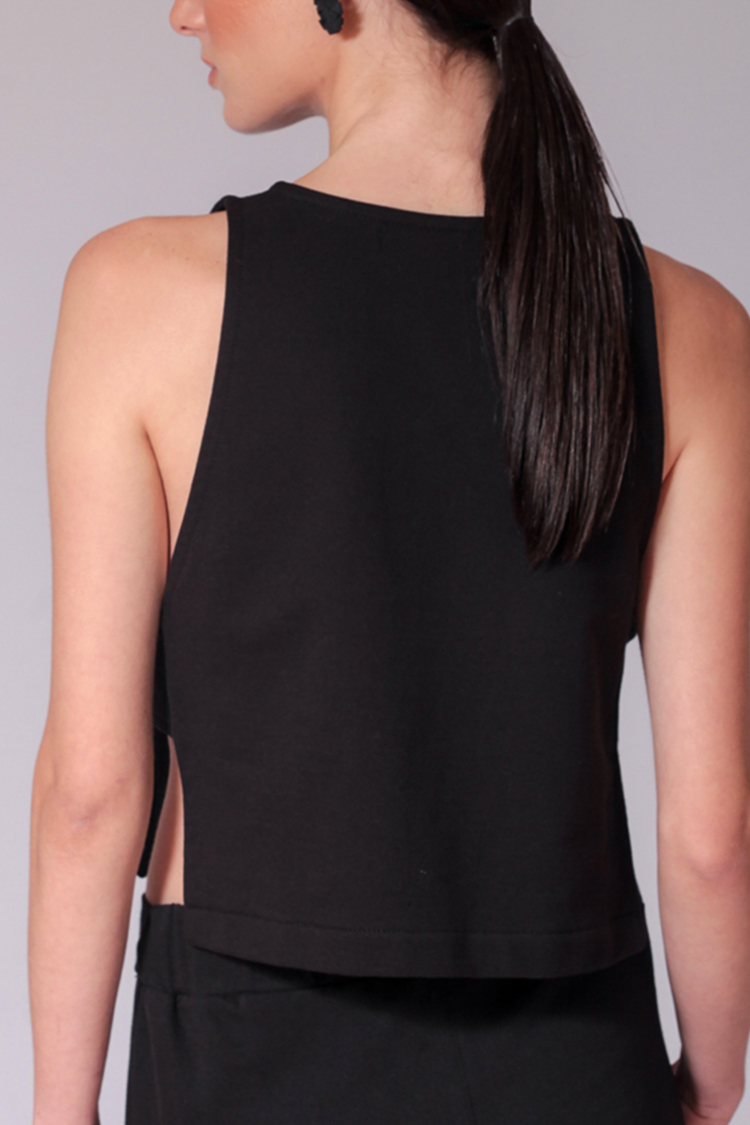LOOSE SLEEVELESS CROP TOP
