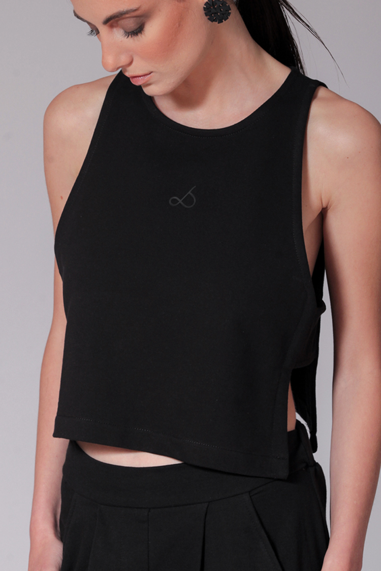 LOOSE SLEEVELESS CROP TOP