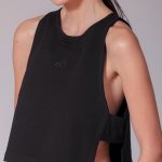 LOOSE SLEEVELESS CROP TOP