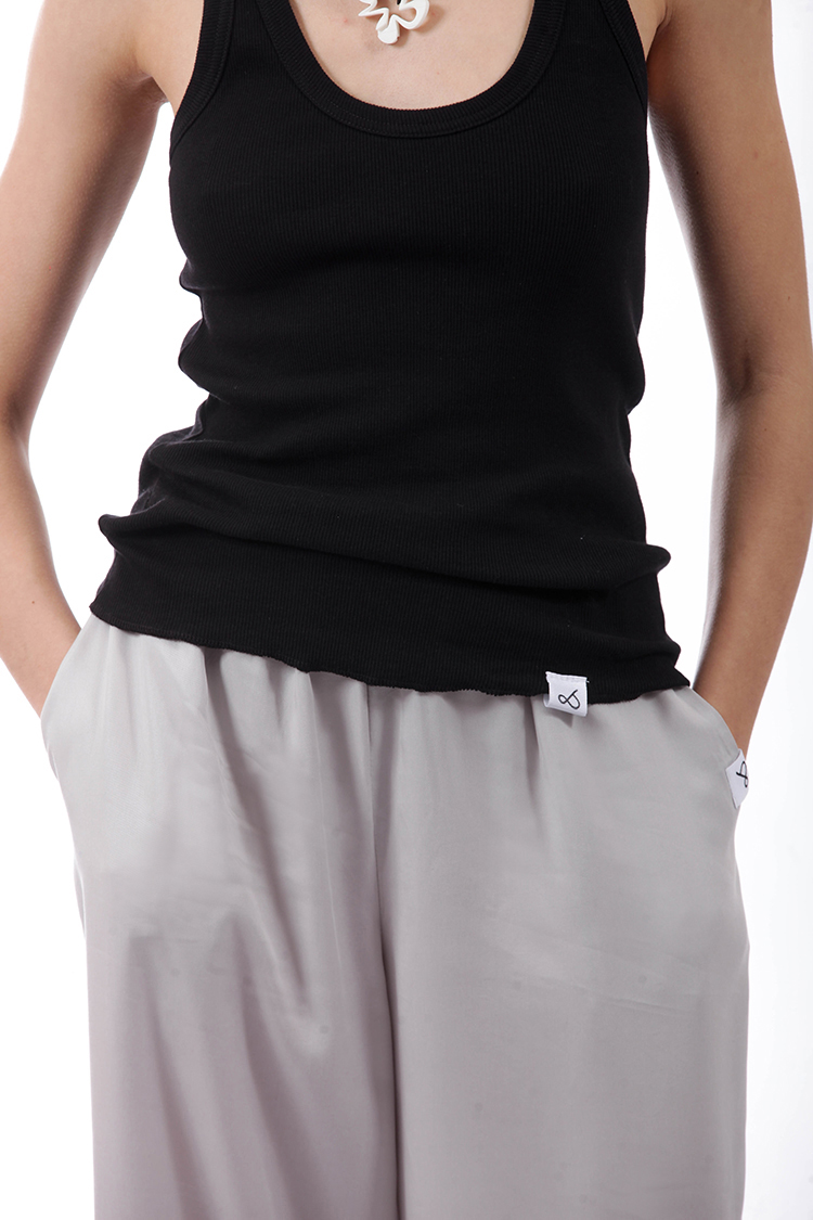 SLEEVELESS RIPPES FITTED TOP
