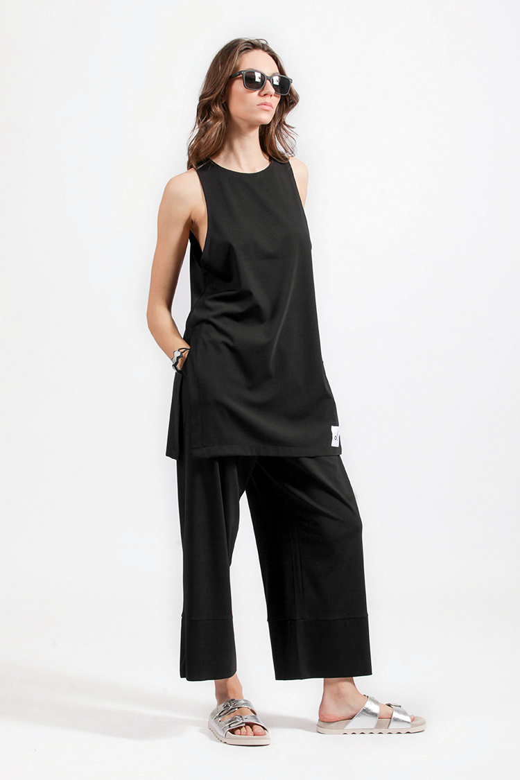 LONG TOP WITH SLITS BLACK