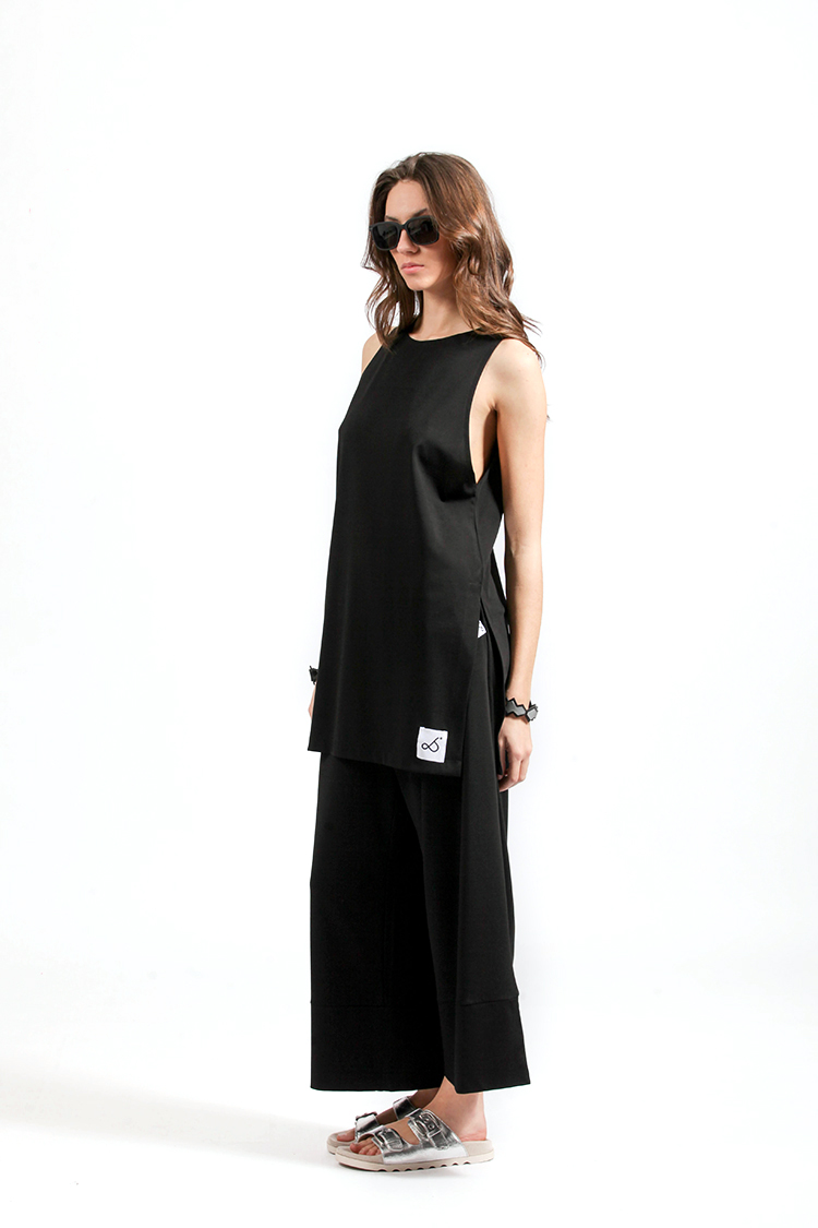LONG TOP WITH SLITS BLACK