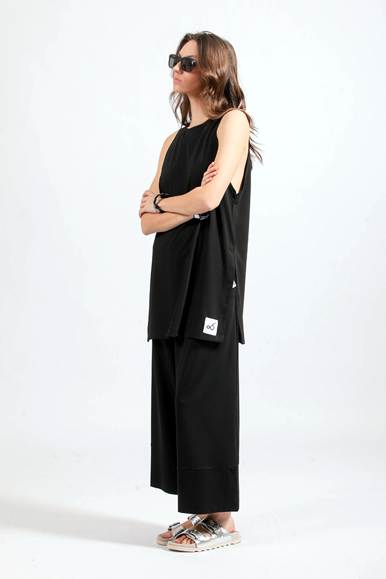 LONG TOP WITH SLITS BLACK
