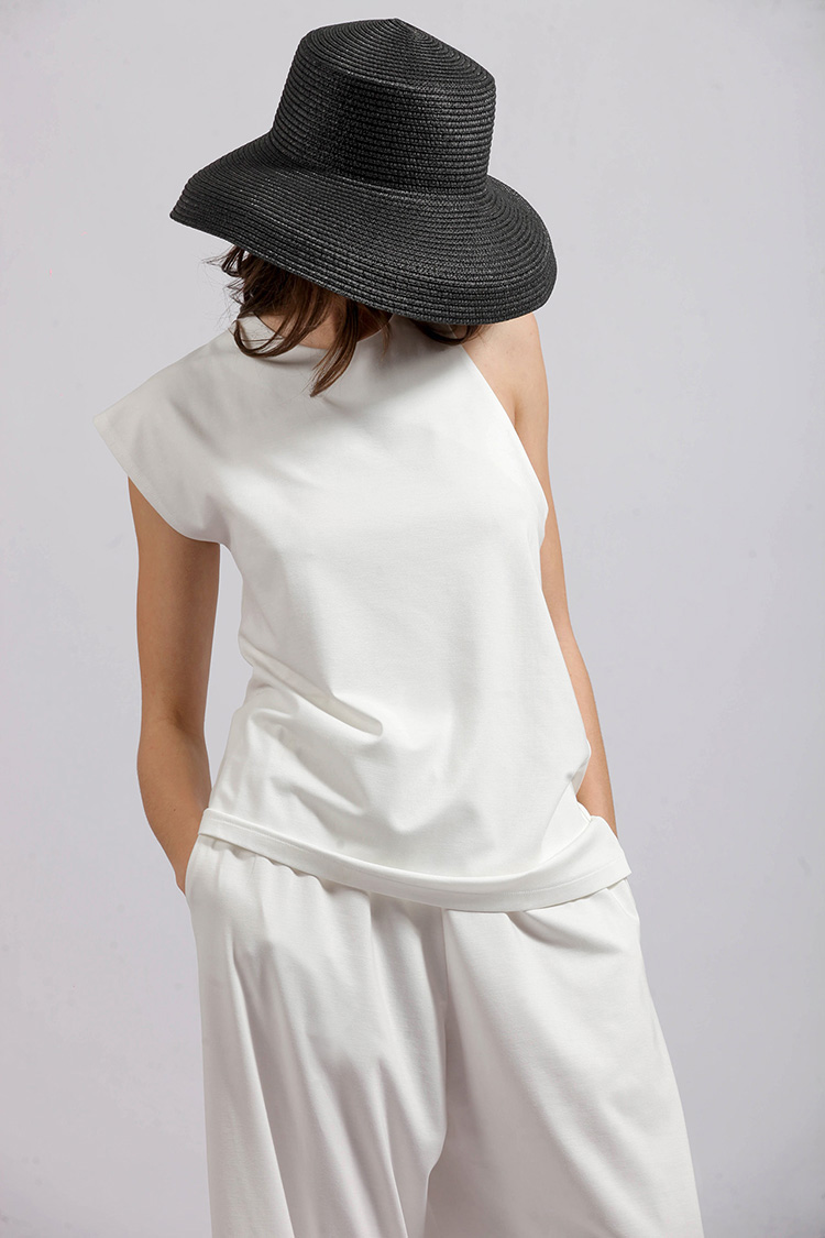 ASYMMETRICAL TOP